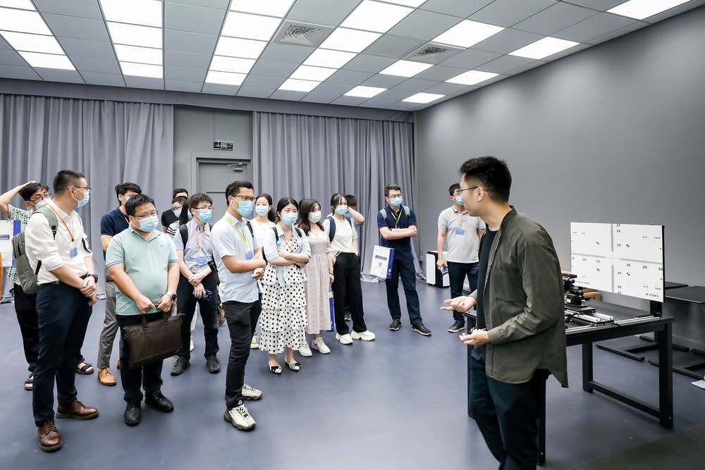 参观2.jpg